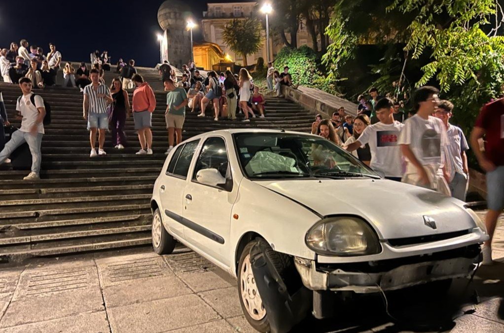 Clio do Aço'': Renault que desceu escadaria da Universidade de