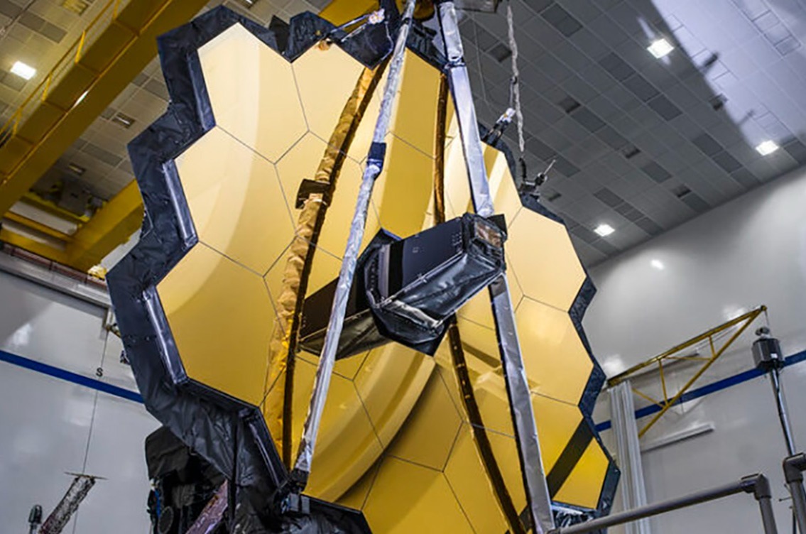 El Telescopio Espacial James Webb detecta una galaxia distante y nunca antes descubierta