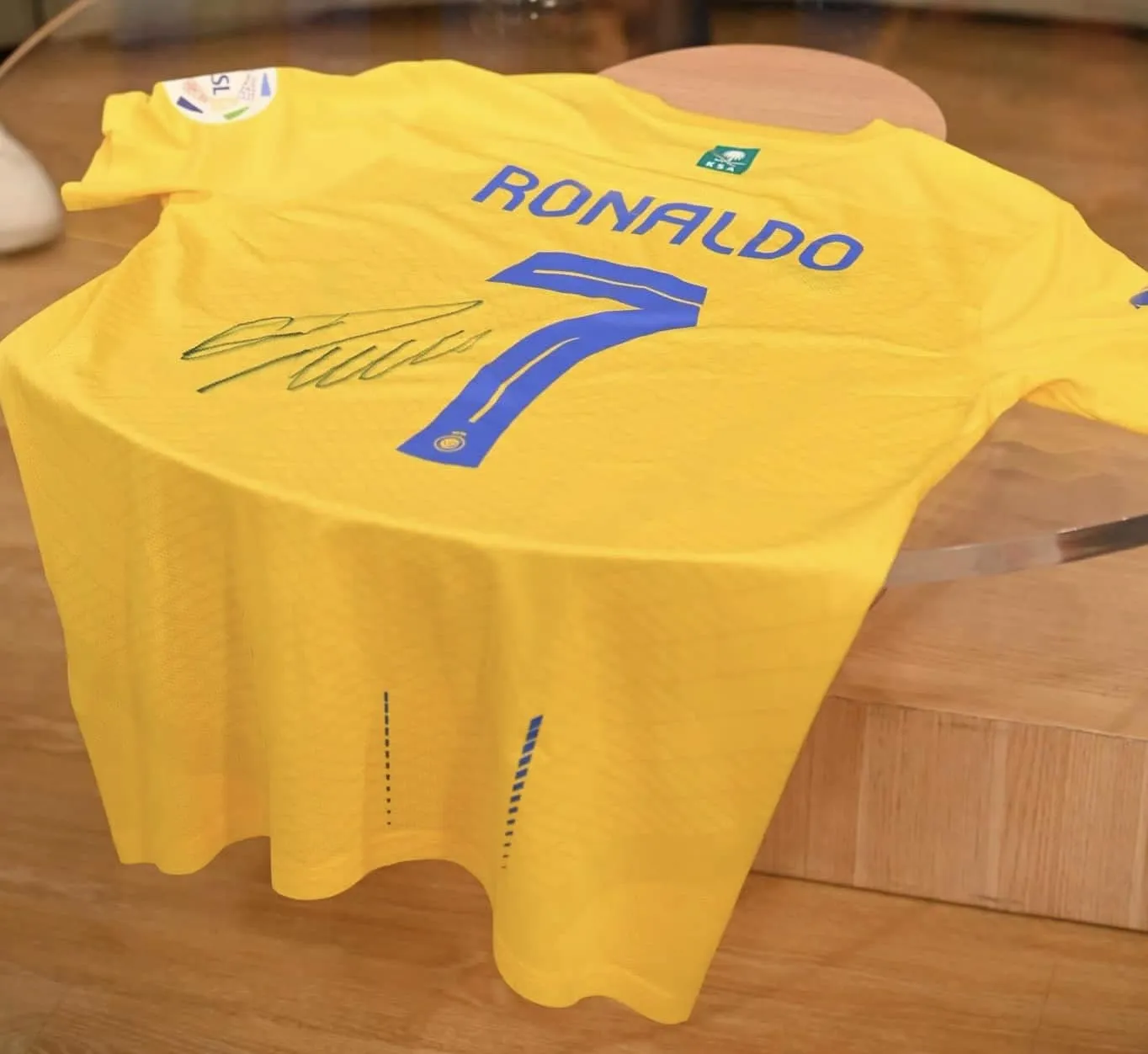 Camisola ronaldo leilão