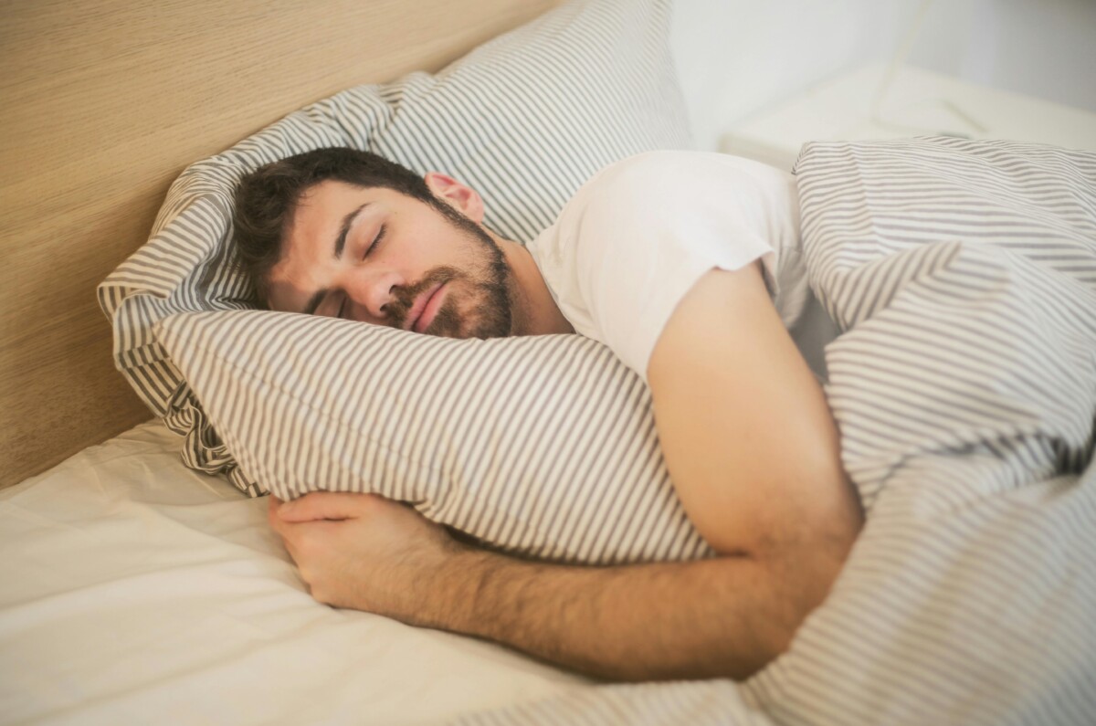 Descubra a posição ideal para dormir