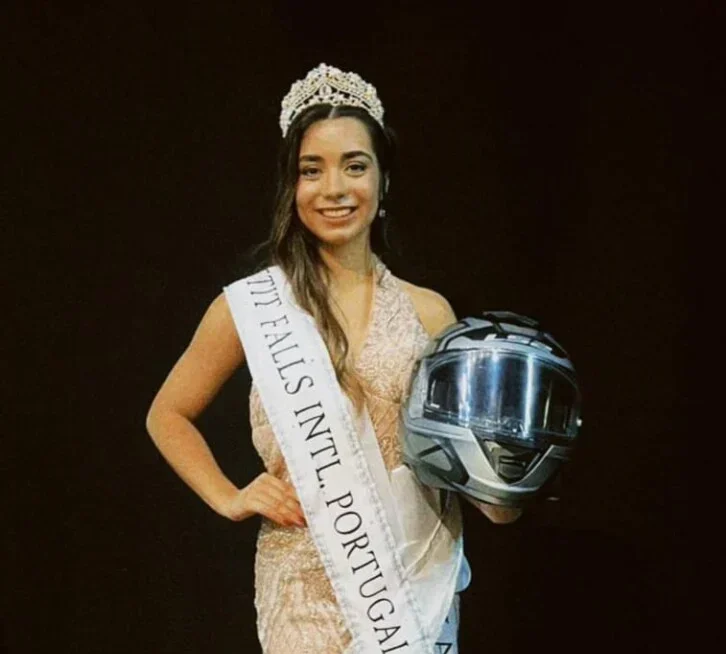 Ariana Dias Capacete