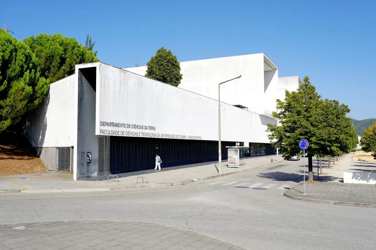 P4 Faculdade De Ciências E Tecnologia Da Universidade De Coimbra T