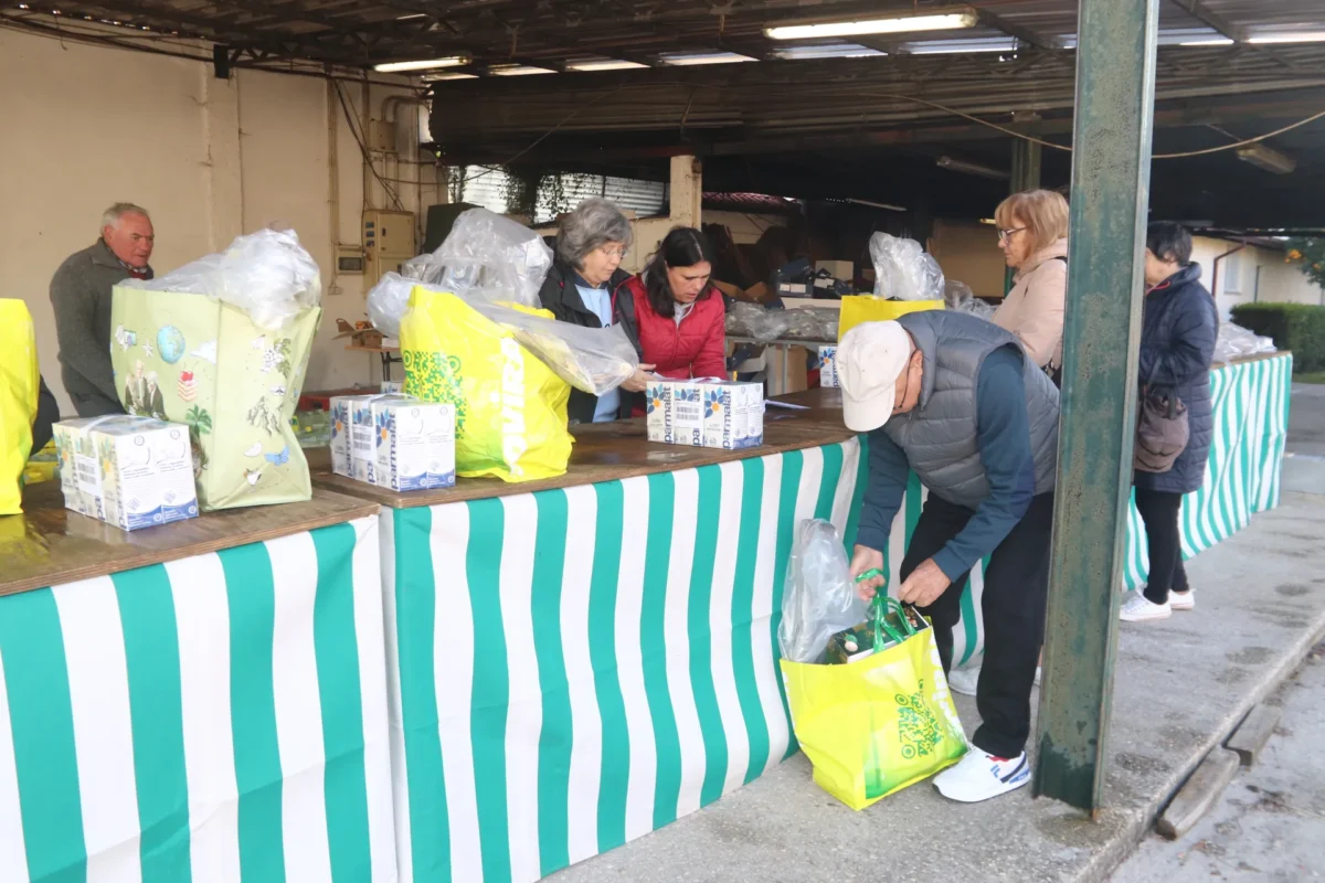 Distribuição De Cabazes De Natal