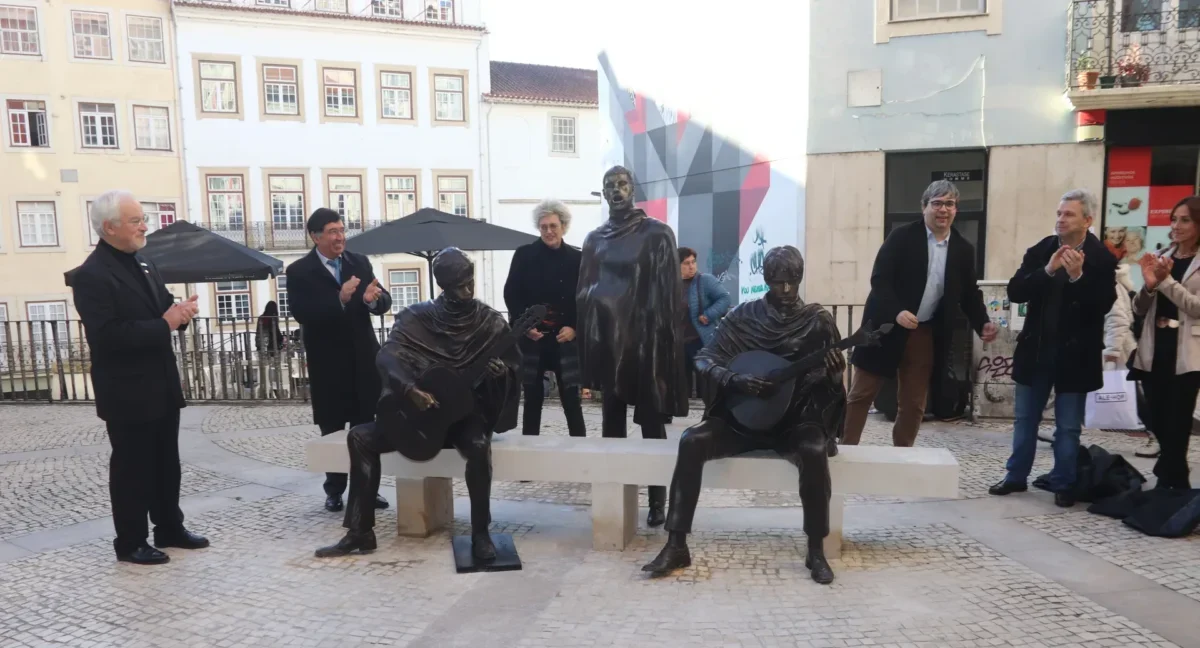 Inauguração A Escultura Cantares De Coimbra Fig 30