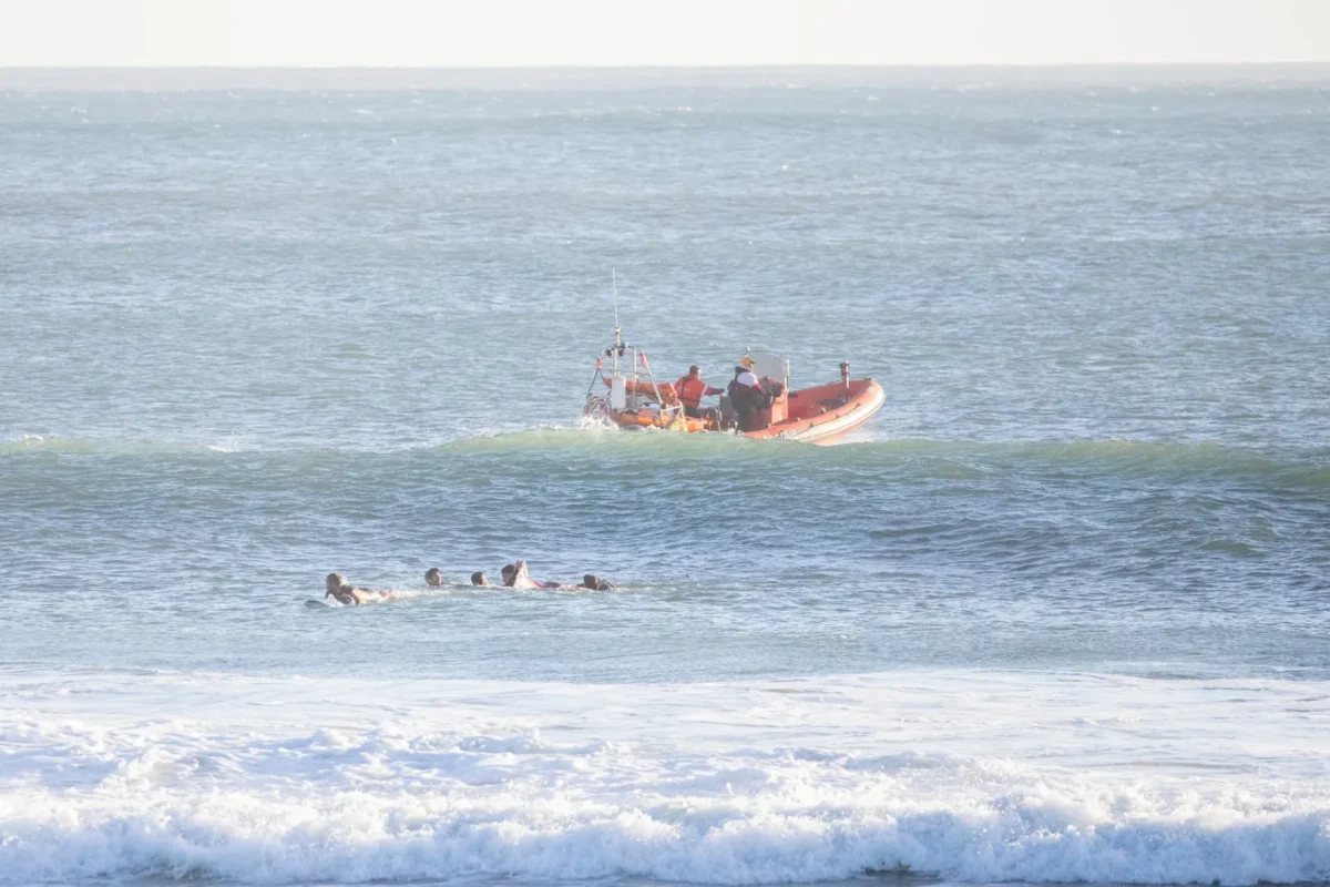 Estação Salva Vidas De Cascais Resgata Surfista Na Praia De Carcavelos Em Cascais