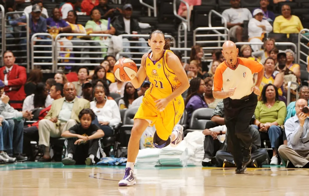 Ticha Penicheiro T