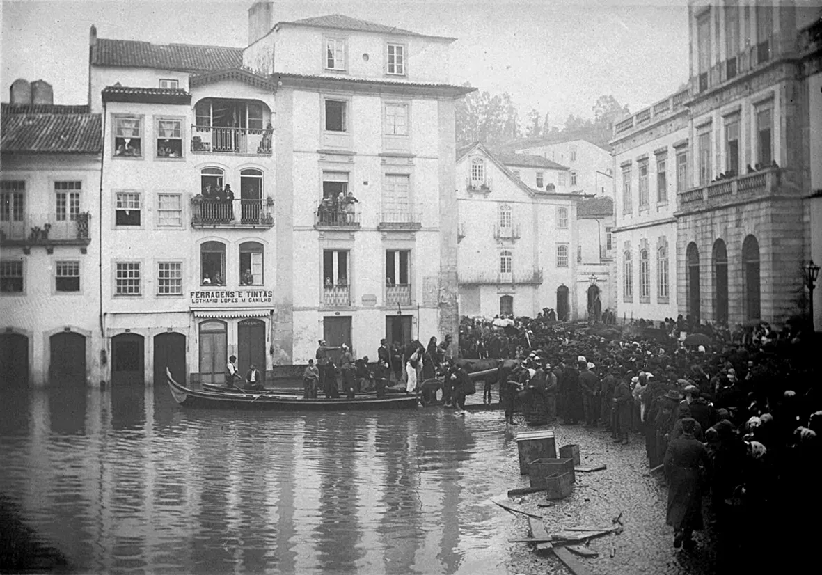 P2 Inundações Praça 8 De Maio Foto Reordações De Coimbra 2 T